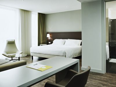 酒店固装家具-随着酒店固装家具的流行，酒店家具在酒店空间中所占的比重更大
